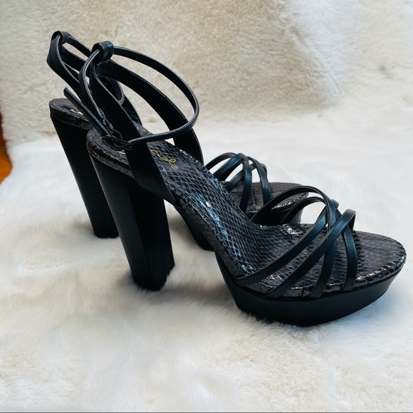*** SOLD *** Platform Heel - Picture 1 of 4